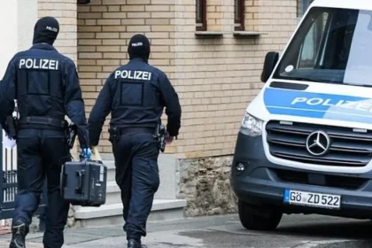 Polícia v Nemecku zasahovala proti šíreniu nacistickej hudby
