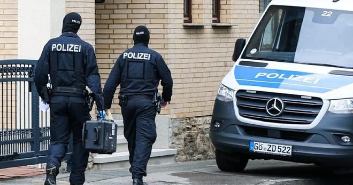Polícia v Nemecku zasahovala proti šíreniu nacistickej hudby