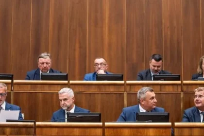 Poslanci začali rokovanie o novele zákona o potravinách