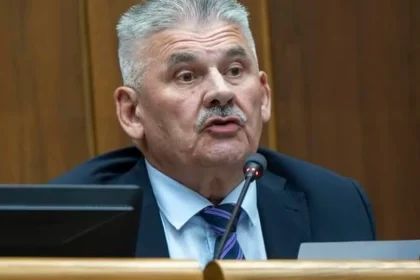 Premiér navrhne odvolanie Tarabu na základe koaličnej dohody, potvrdil Richter