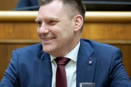 Ranný brífing: Taraba predpovedá koalícii stratu väčšiny, čistky v STVR potichu pokračujú