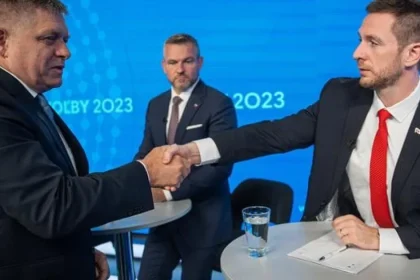 Ranný prehľad: Extrémna pravica už dýcha Smeru na krk, PS chce zákonom zrušiť Paru