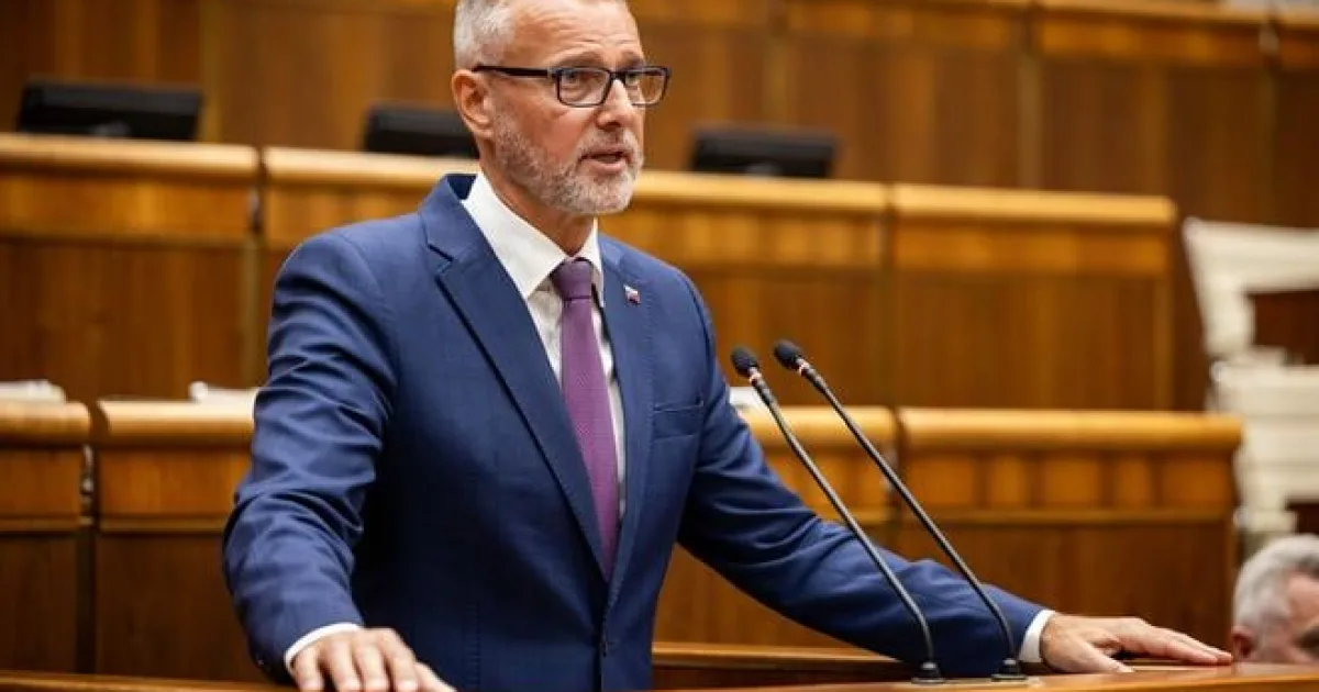 Raši žiada opozíciu o podporu ústavnej zmeny o referende za predčasné voľby