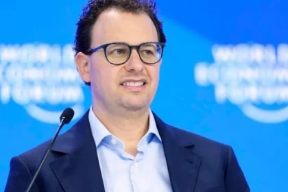 Riaditeľ Anthropicu žiada firmy o spomalenie vývoja AI modelov