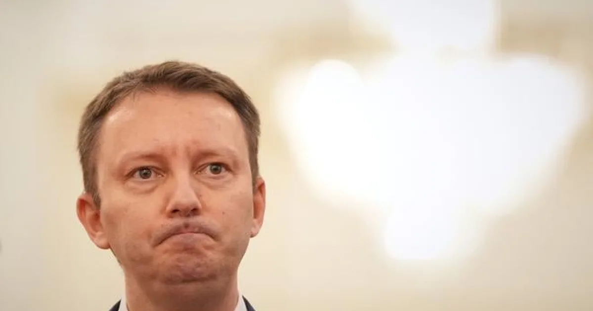 Rumunský premiér plánuje koalíciu troch strán, nemá väčšinu