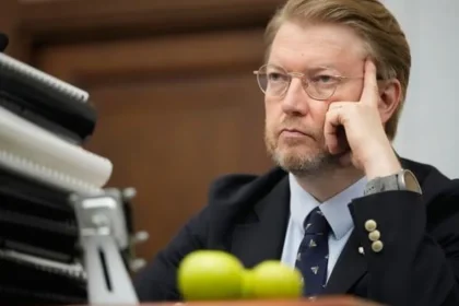 Ruského opozičného politika obvinili z výtržníctva pre volebný lístok
