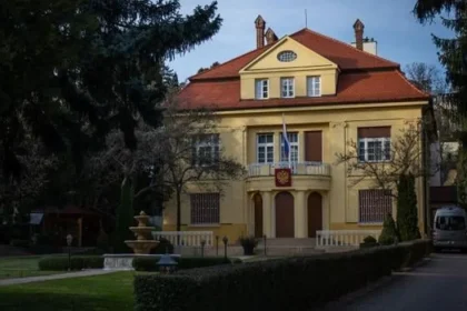 Sabotáže riadené zo Slovenska: horiace zbrojovky, drony aj ambasády