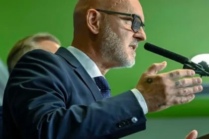 SaS žiada Fica, aby zvolal bezpečnostnú radu a potvrdil záväzky voči spojencom