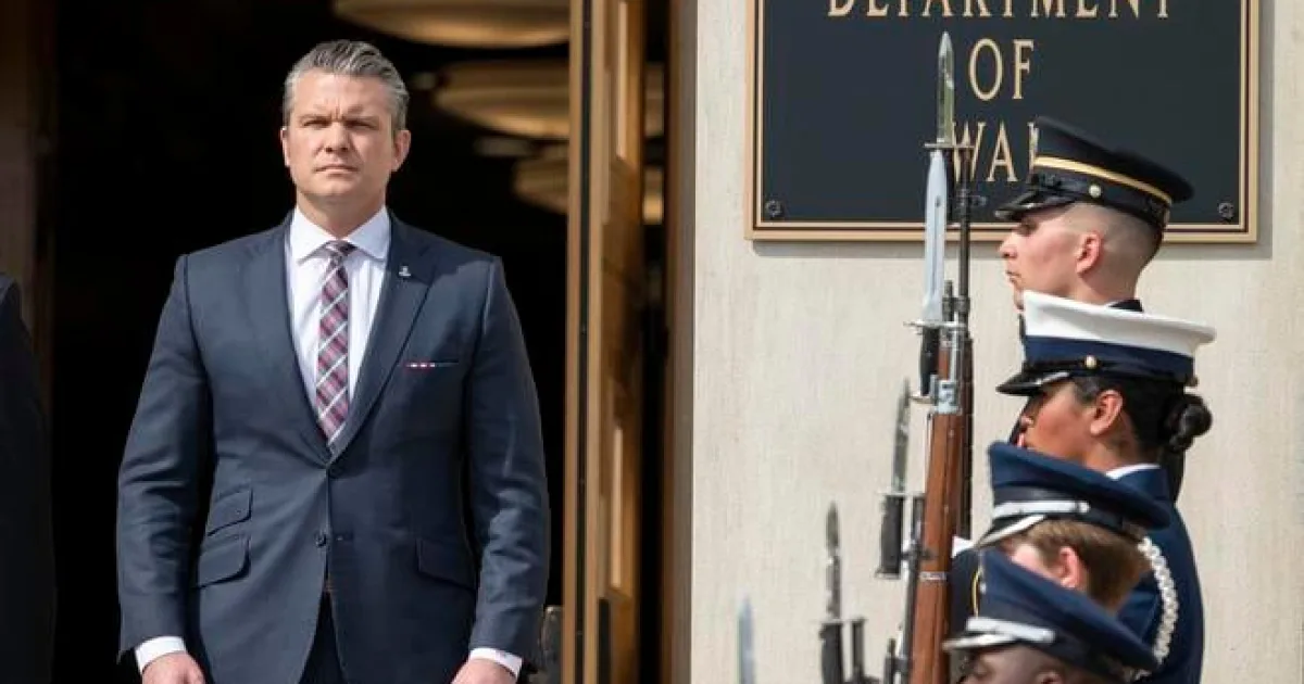 Šéf Pentagonu chce prudko zoškrtat počet generálov a admirálov