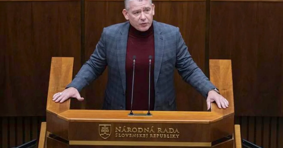 Štyria opoziční poslanci sa majú ospravedlniť za výroky v pléne, rozhodol výbor