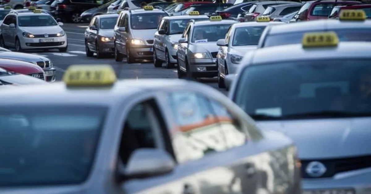Taxikári vyzývajú na zrušenie netransparentných zmlúv bratislavského letiska