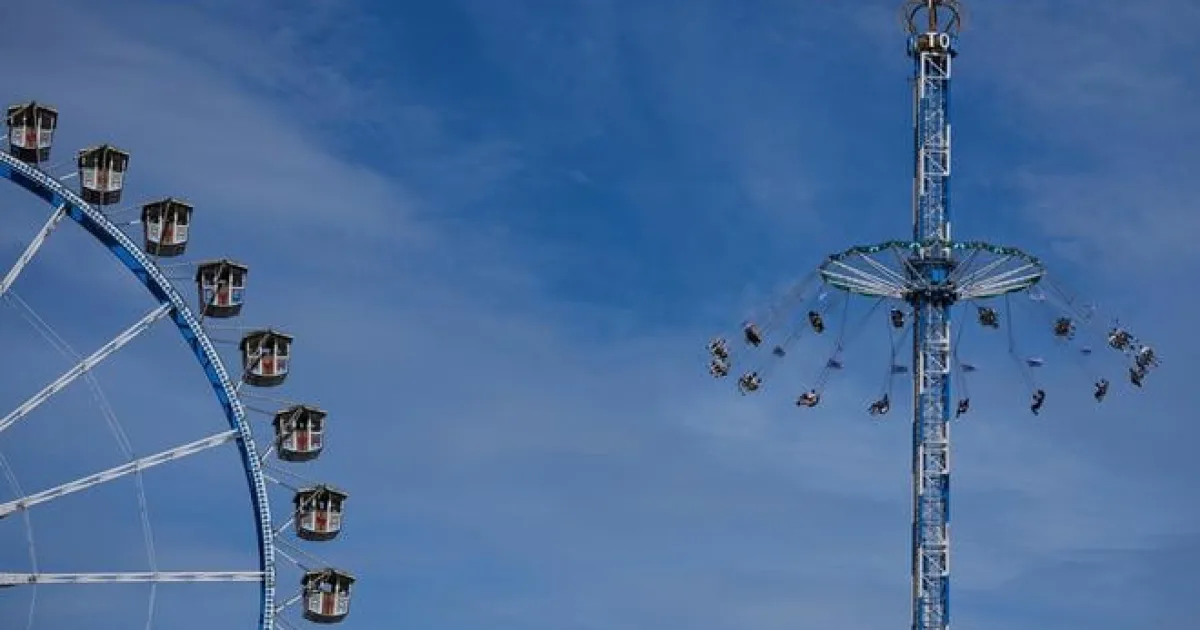 Tragická nehoda na Oktoberfeste: zamestnanca zasiahla časť atrakcie