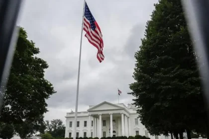 Trump naznačil, že namiesto tlačovej miestnosti Bieleho domu by mohol byť bazén
