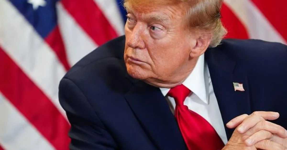Trump opäť zaútočil na novinárov, označil ich za zradcov a bláznov