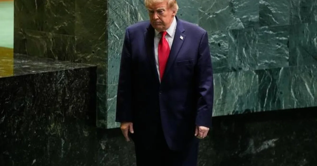 Trump sa rozhoduje medzi dohodou s Iránom a jeho zničením