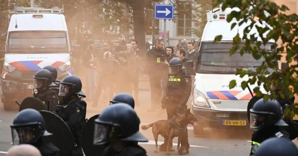 V Haagu sa zrazili polícia a krajne pravicoví demonštranti