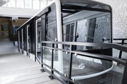 V Prahe po dvoch rokoch obnovili premávku lanovky na Petřín