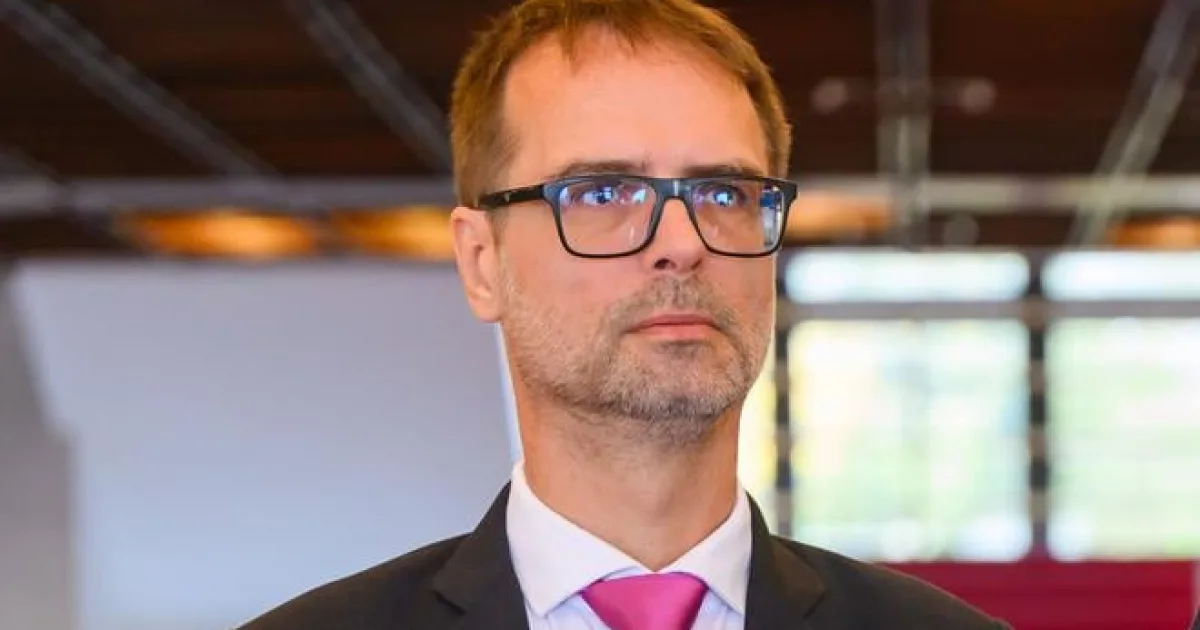 Záchranky potrebujú návrat k tendru, ale transparentne, uvádza Szalay
