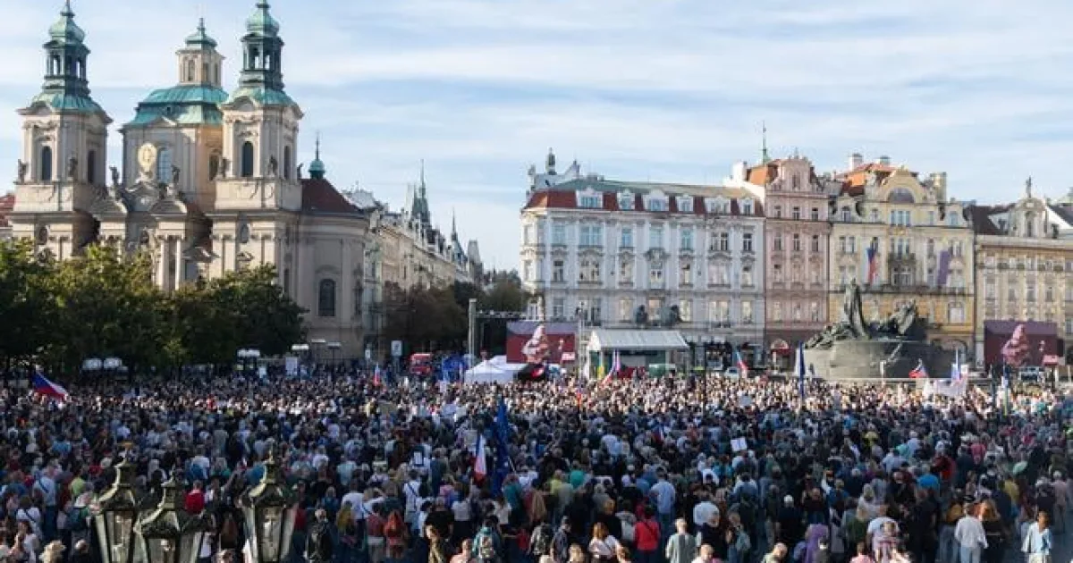 České vládne strany nesplnili sľuby, no podpora neklesá. Prečo?