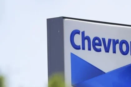 Chevron ťaží z globálnej situácie, zisky prudko rastú vďaka vojnovým konfliktom