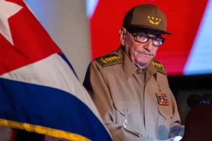 Čína kritizuje vydanie zatykača na bývalého kubánskeho prezidenta Raúla Castra