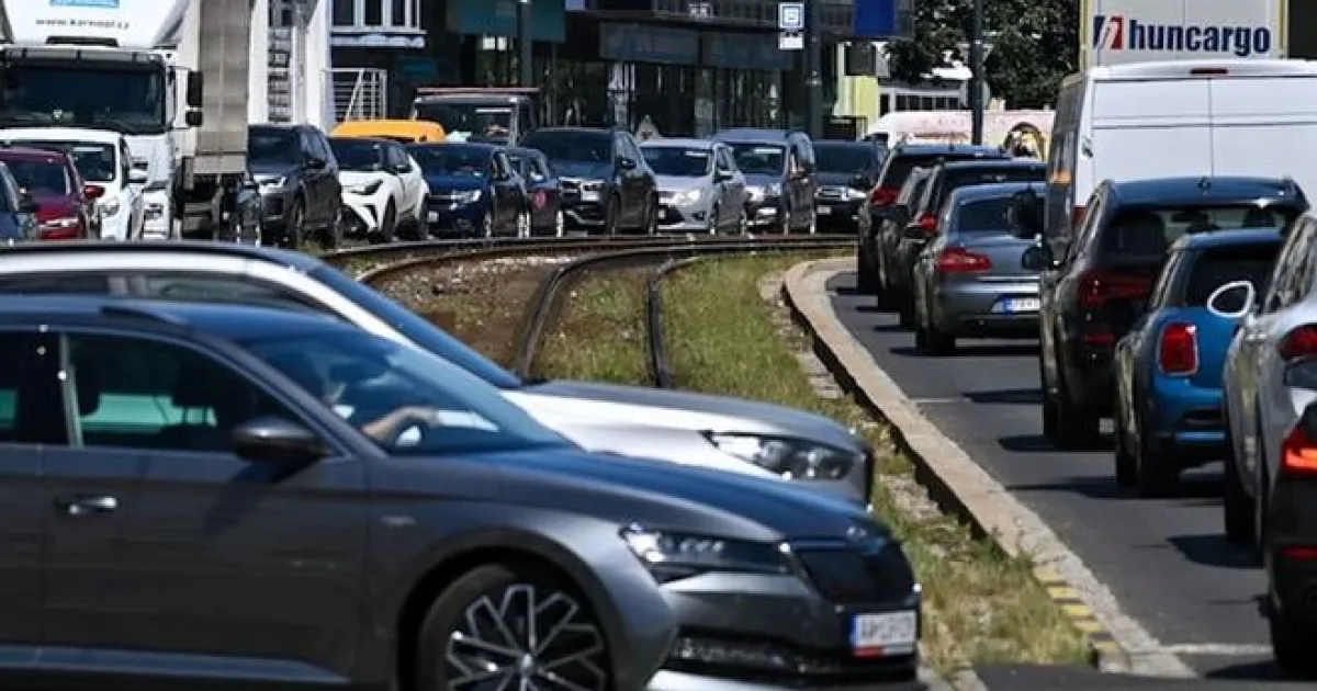 Dopravný chaos v Bratislave: Vodiči čakajú v kolónach aj 40 minút