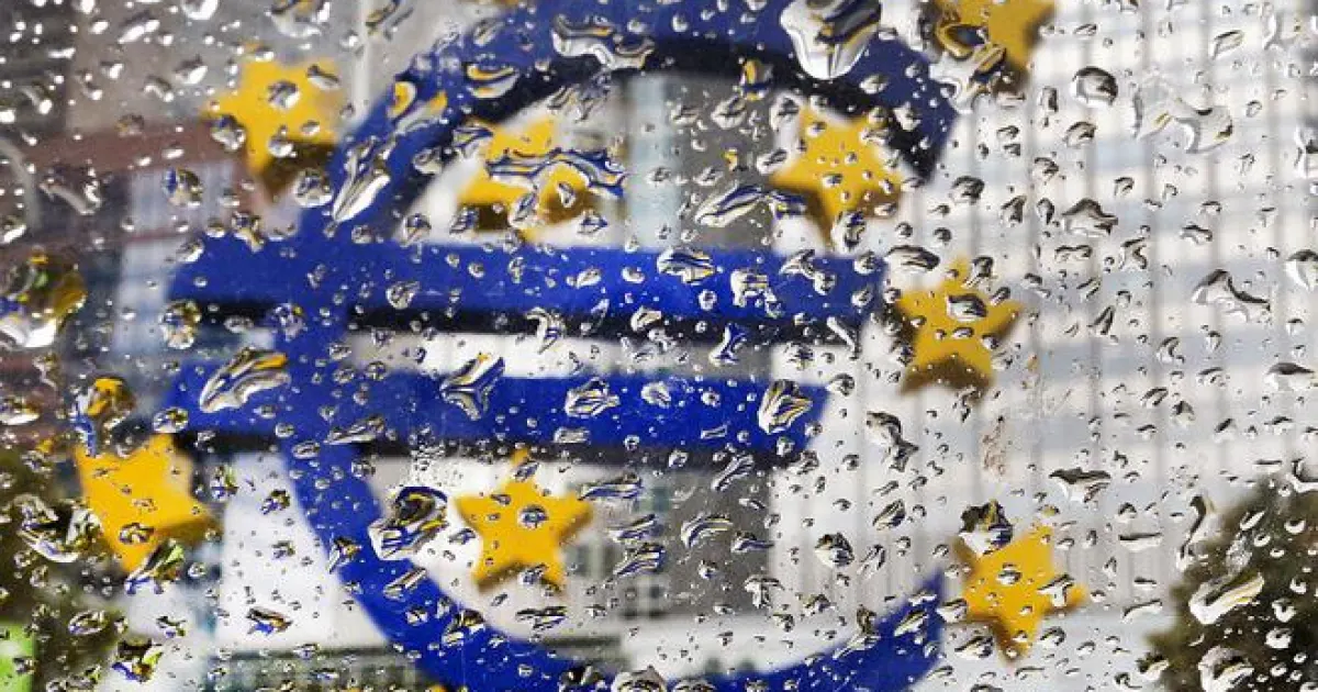 Euro na 17-mesačnom minime, obavy z francúzskeho dlhu a španielskej neistoty