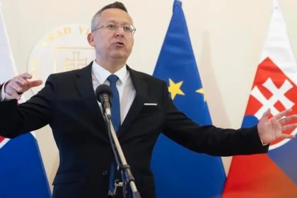 Ficova vláda rezignovala. Deficit a dlh nás môžu potopiť, hrozí bankrot