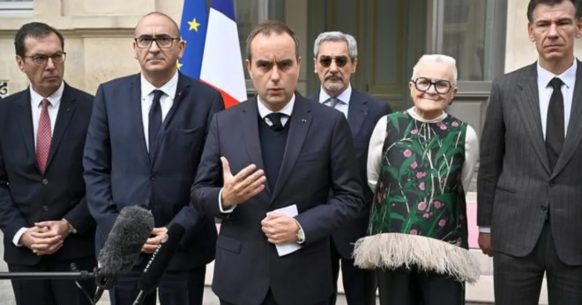 Francúzsky premiér chce zaviesť zákaz vychádzania vo viacerých mestách