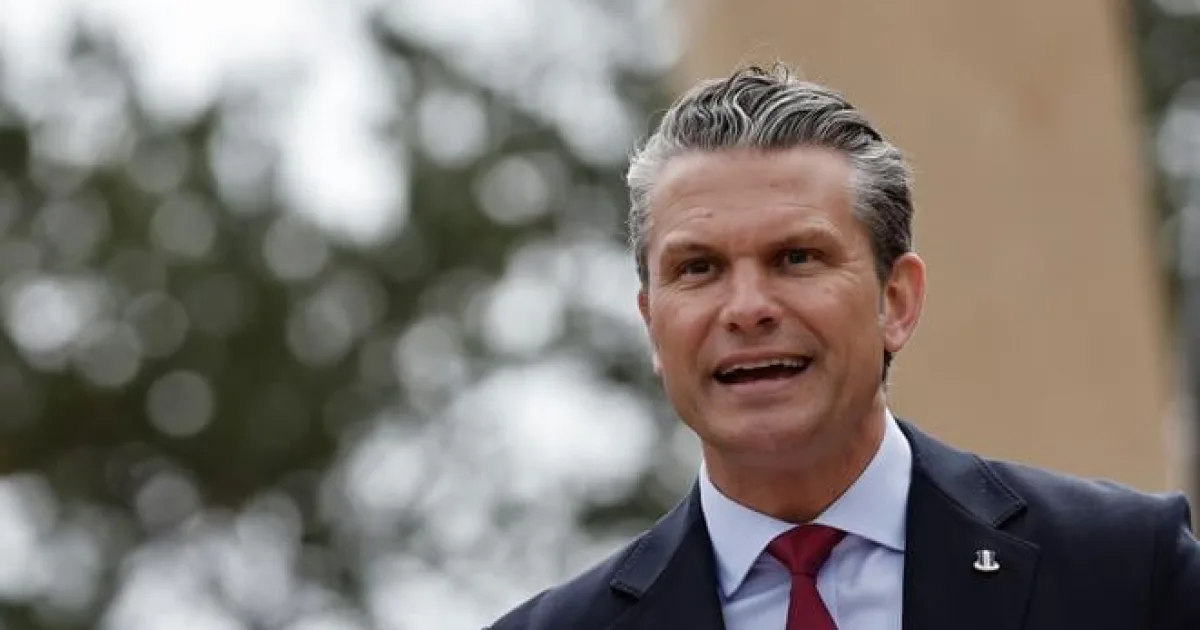 Hegseth pricestoval neohlásene do Izraela, rokoval s Netanjahuom