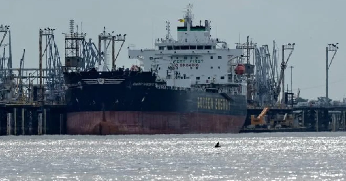 Irán zaútočil na tanker v Hormuzskom prielive. Mal prejsť „nelegálnou“ trasou