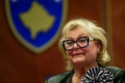 Kosovský parlament zvolil prezidentku, vyhol sa rozpusteniu