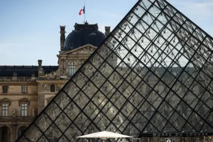 Louvre a ďalšie parížske múzeá zatvoria pre obavy z násilia počas protestov