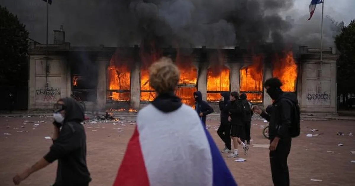 Lyon zakázal na sobotu všetky protesty po víkendových demonštráciách