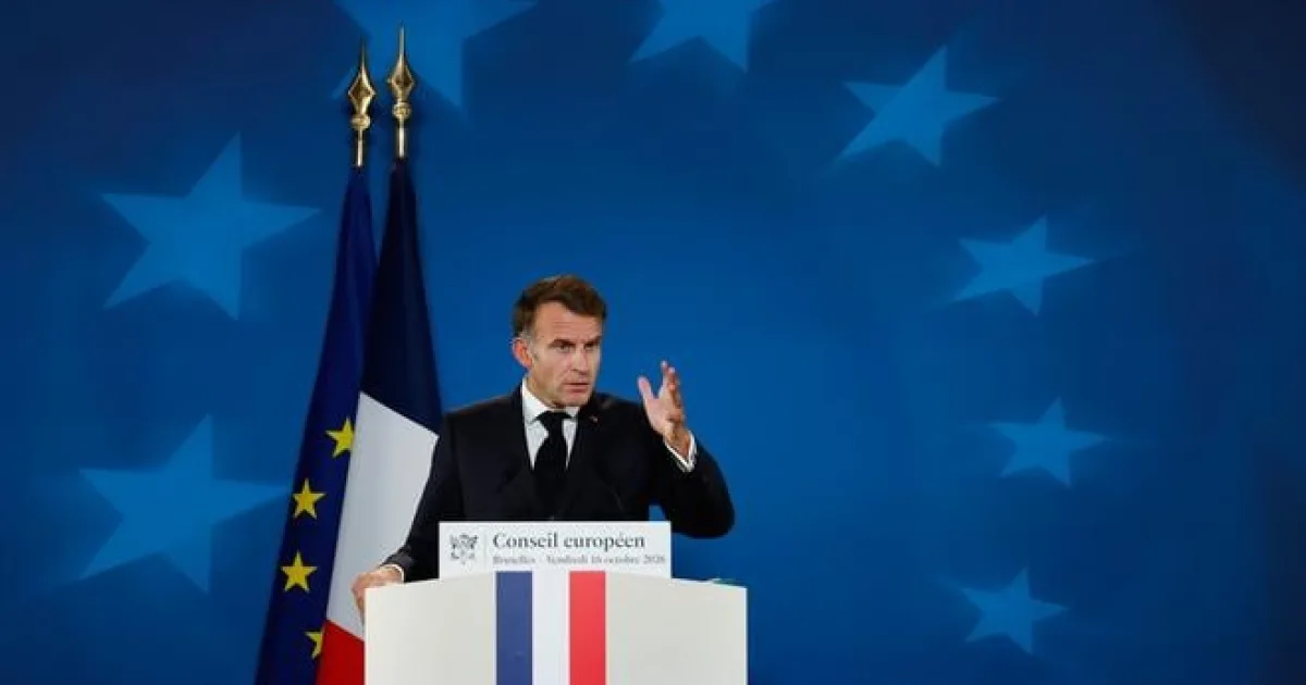 Macron kritizuje sociálne siete a sľubuje pokračovať v bezpečnostných opatreniach