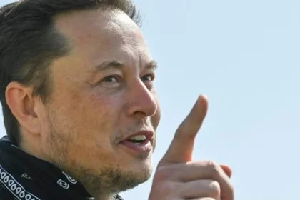 Musk chce ďalšie tisíce satelitov a ovládnuť svetový internet