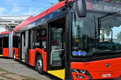 Na linke 32 začínajú premávať kĺbové trolejbusy. Nahradí linku 64, ktorá sa ruší