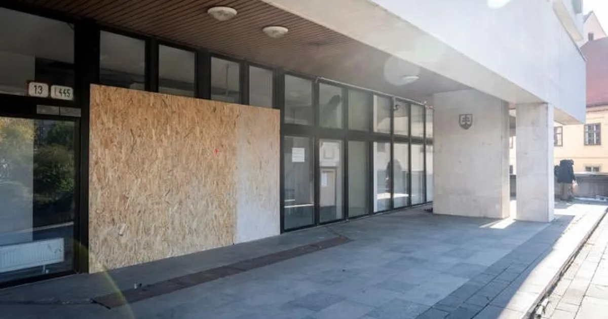 Najvyšší súd chátra. Súťaž návrhov ukončili, peniaze na rekonštrukciu nie sú