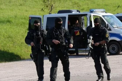 Nemecká polícia pri raziách zaistila nacistické relikvie a vojnovú muníciu