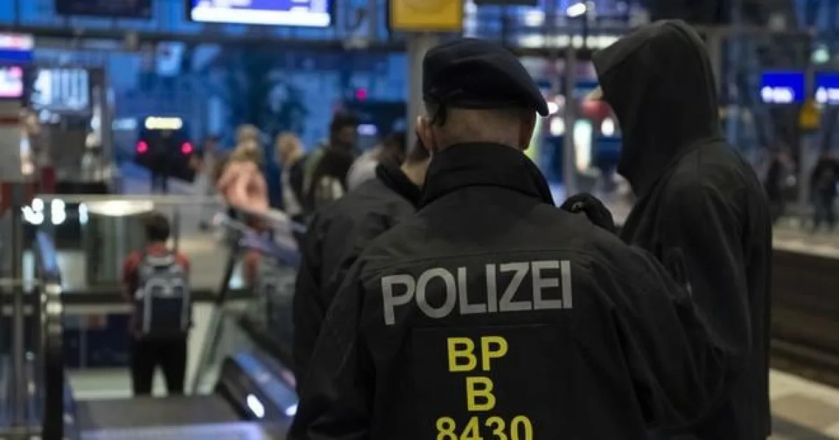 Nemecká polícia zadržala dve osoby pre požiar stanice Starlink v Poľsku