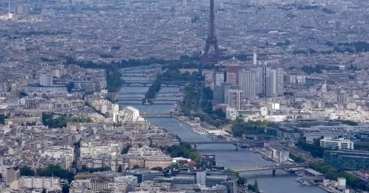 Paríž zatvoril múzeá pre protesty, nasadil tisíce policajtov