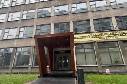 Poľské školské útoky súvisia s oslavou násilia na internete, uviedol Tusk