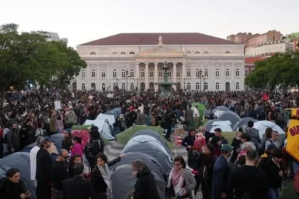 Portugalská polícia opäť zakročila proti demonštrantom v stanovom tábore