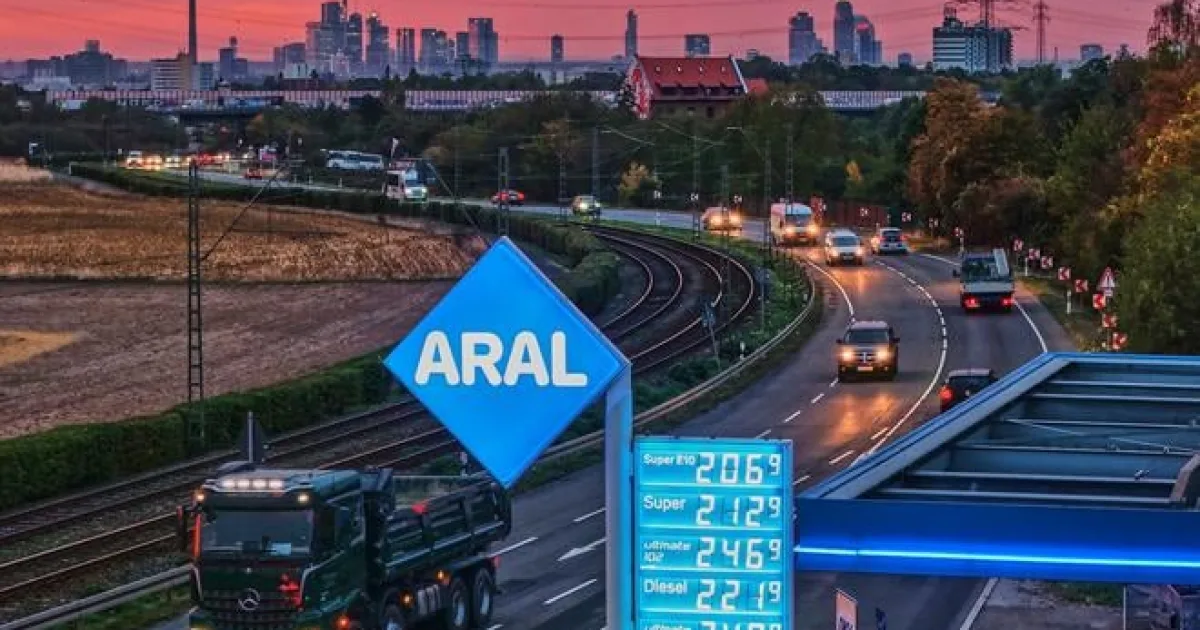 Priemerná cena nafty na európskych čerpacích staniciach dosahuje rekordnú výšku