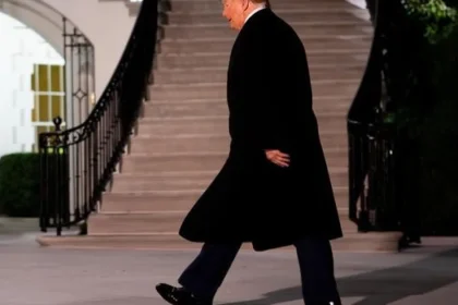 Šiesti americkí senátori vyzvali Trumpa, aby nerobil obchody s naftou z Ruska