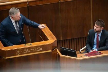 Šimeček by mal pochopiť, že Fico drží vládu pevne v rukách
