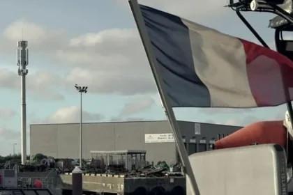 Strelec pri Paríži usmrtil jednu osobu, ďalšie štyri postrelil