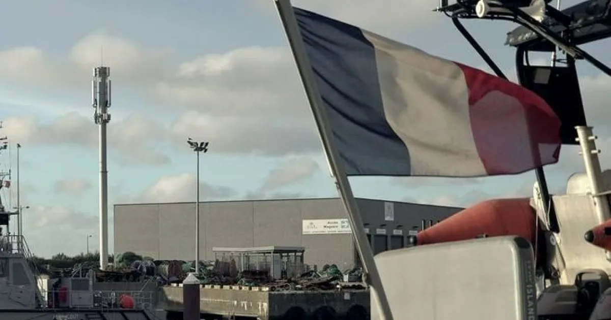 Strelec pri Paríži usmrtil jednu osobu, ďalšie štyri postrelil