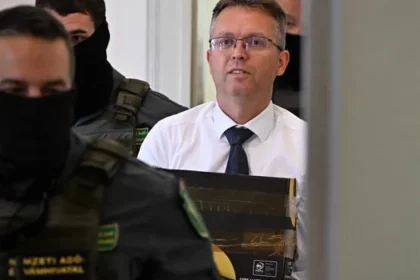 Sudca predĺžil väzbu ministrovi kultúry a jeho štátnej tajomníčke
