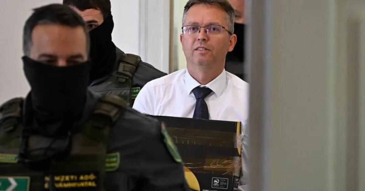 Sudca predĺžil väzbu ministrovi kultúry a jeho štátnej tajomníčke